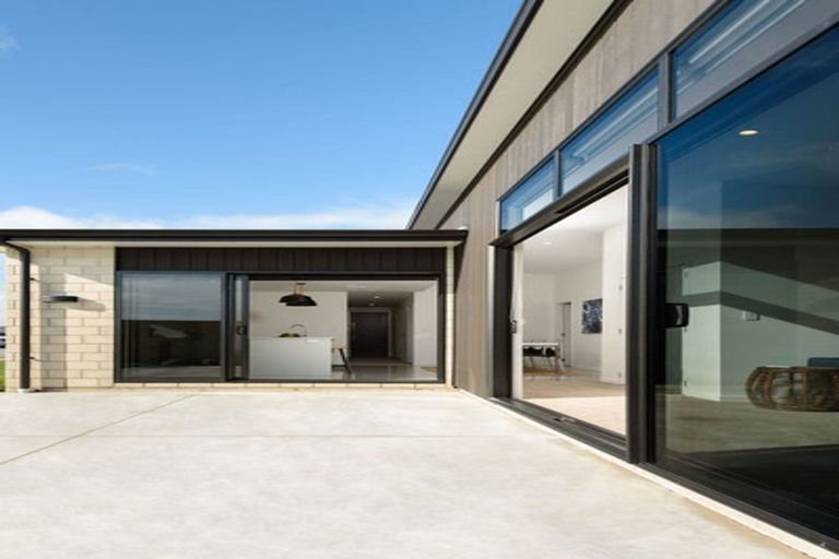 Photo of property in 2 Franks Way, Papamoa Beach, Papamoa, 3118