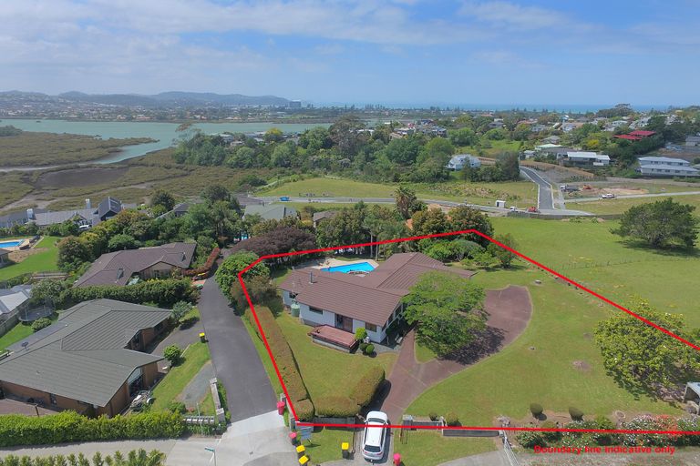 Photo of property in 77 Matija Place, Red Beach, 0932