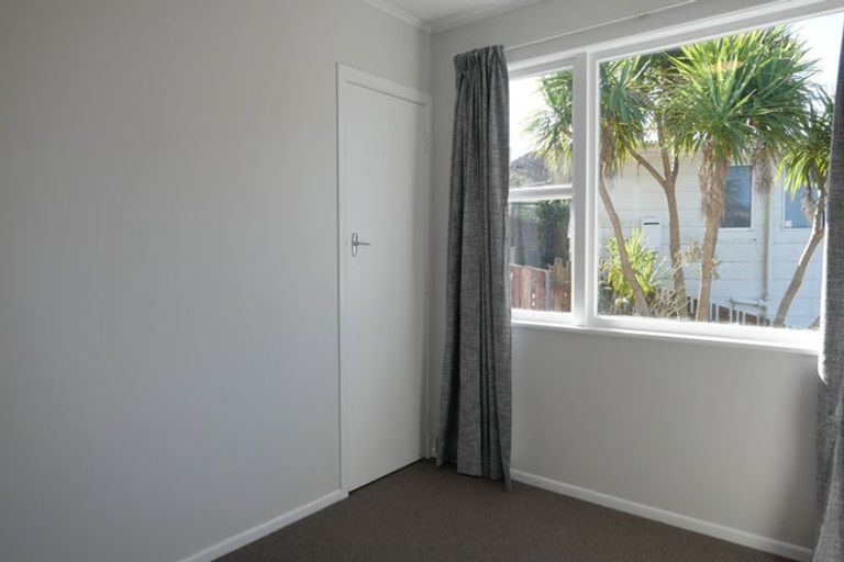 Photo of property in 132 Broderick Road, Johnsonville, Wellington, 6037