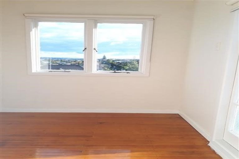 Photo of property in 11 Kenmure Avenue, Forrest Hill, Auckland, 0620