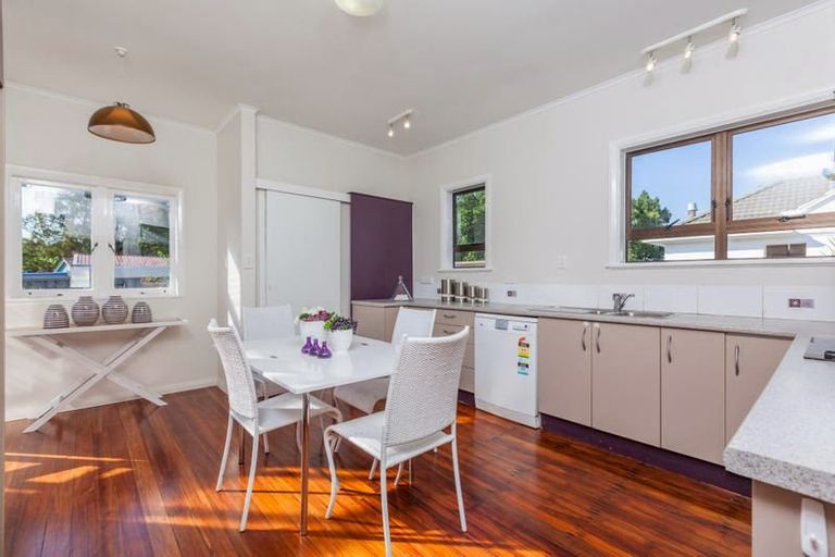 Photo of property in 22 Kiwitea Street, Sandringham, Auckland, 1041