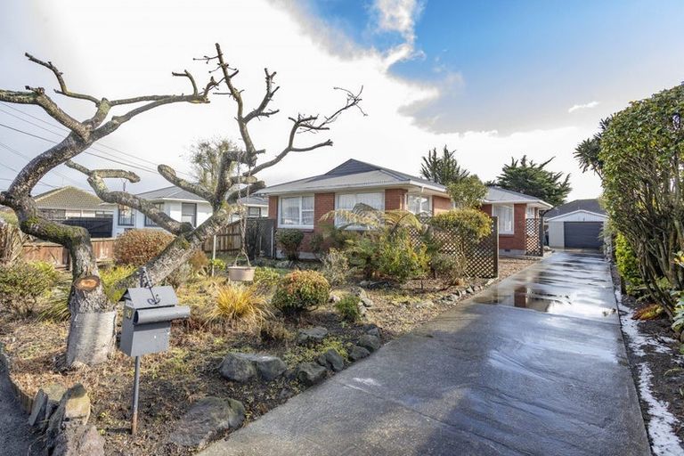 Photo of property in 90 Frensham Crescent, Woolston, Christchurch, 8062