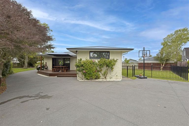 Photo of property in 21 Barnes Road, Redwood, Christchurch, 8051