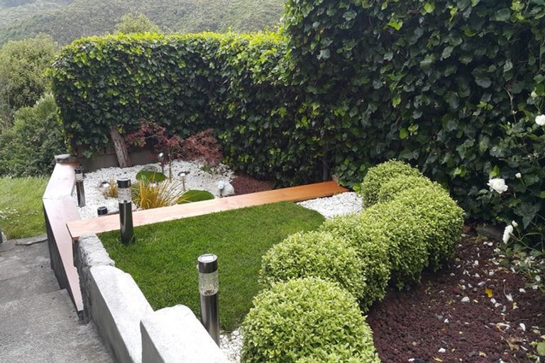 Photo of property in 39 Titiro Moana Road, Korokoro, Lower Hutt, 5012