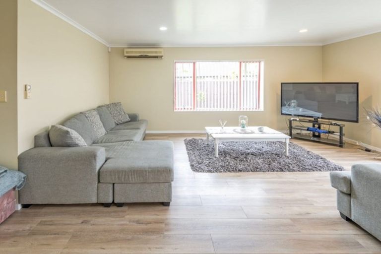 Photo of property in 27 Glenross Drive, Wattle Downs, Auckland, 2103