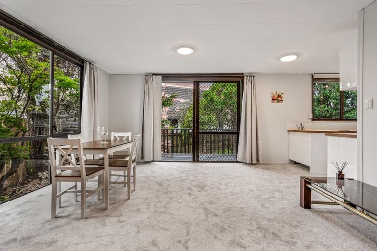 Photo of property in 2/5 Compass Place, Te Atatu Peninsula, Auckland, 0610