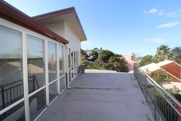Photo of property in 2/879 East Coast Road, Northcross, Auckland, 0632