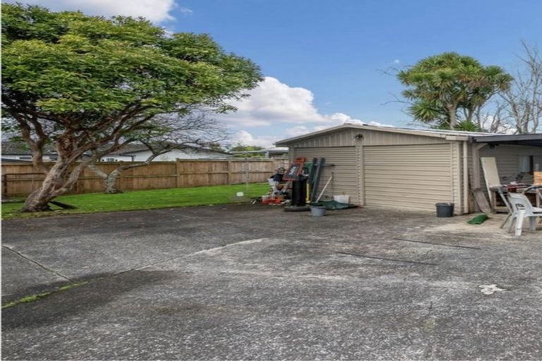 Photo of property in 100 Botany Road, Botany Downs, Auckland, 2010