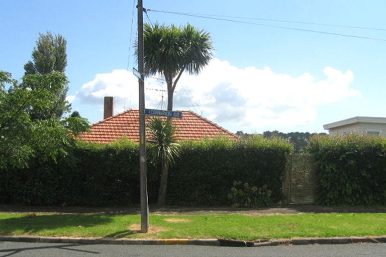 Photo of property in 22 Carnarvon Avenue, Glendowie, Auckland, 1071