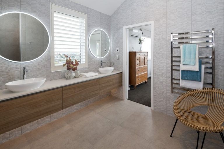 Photo of property in 74 Mellons Bay Road, Mellons Bay, Auckland, 2014