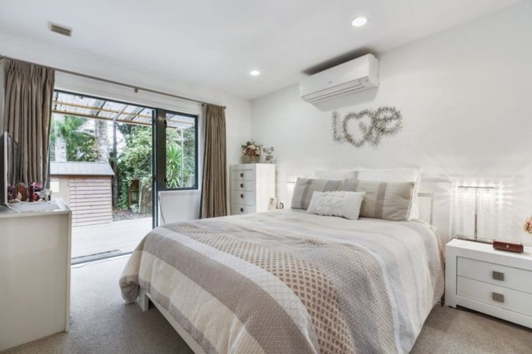 Photo of property in 220 Woodlands Park Road, Titirangi, Auckland, 0604