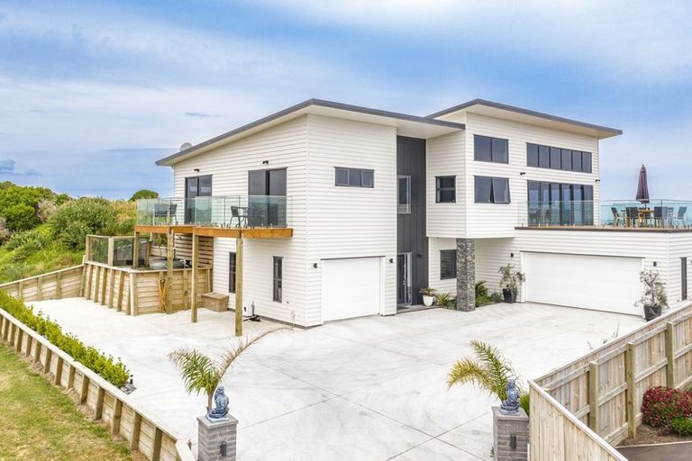 Photo of property in 34 Golf Vue Place, Castlecliff, Whanganui, 4501