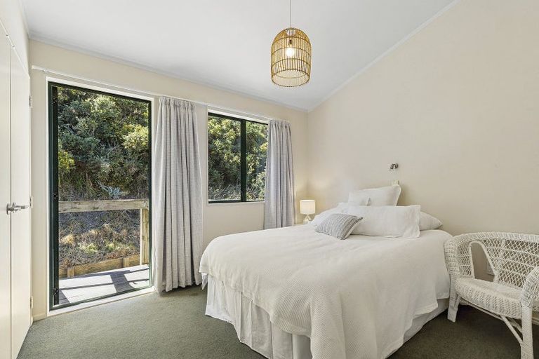 Photo of property in 6 Mitika Way, Strathmore Park, Wellington, 6022