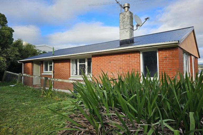 Photo of property in 3 Aberfeldy Street, Cannons Creek, Porirua, 5024