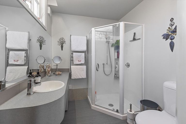 Photo of property in 17 Armour Avenue, Mount Victoria, Wellington, 6011