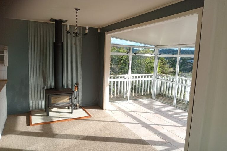 Photo of property in 32 Castle Crescent, Stokes Valley, Lower Hutt, 5019