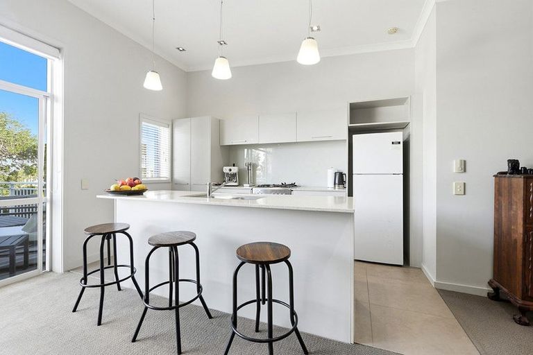 Photo of property in 12 Parkside Drive, Orewa, 0931