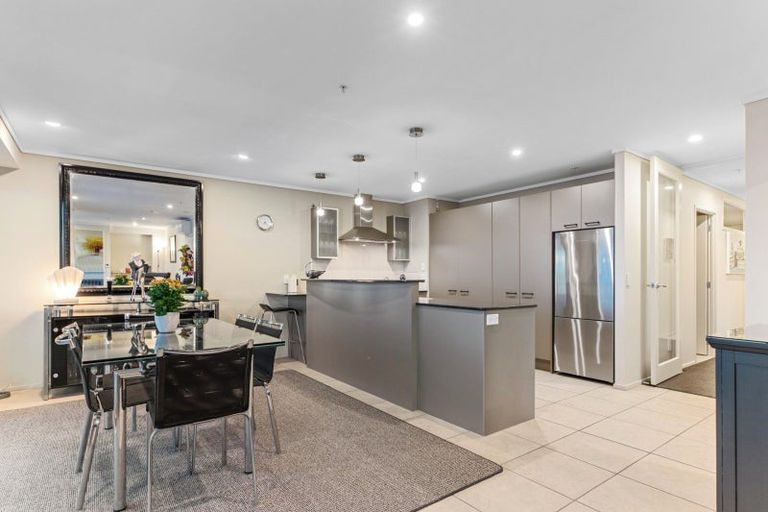 Photo of property in 15/72a Devonport Road, Tauranga, 3110