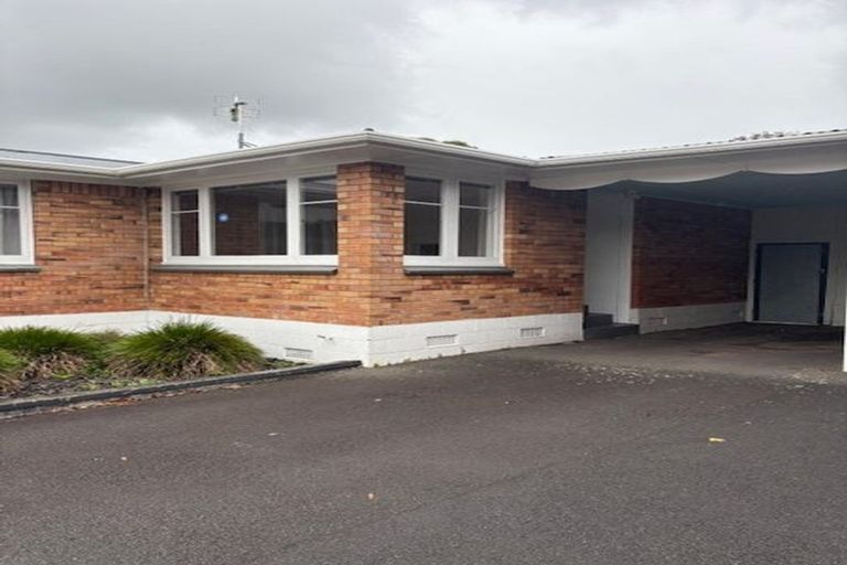 Photo of property in 3/42 Lincoln Road, Henderson, Auckland, 0610