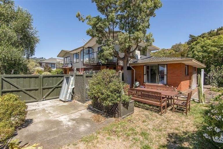 Photo of property in 2/18a Taupata Street, Redcliffs, Christchurch, 8081