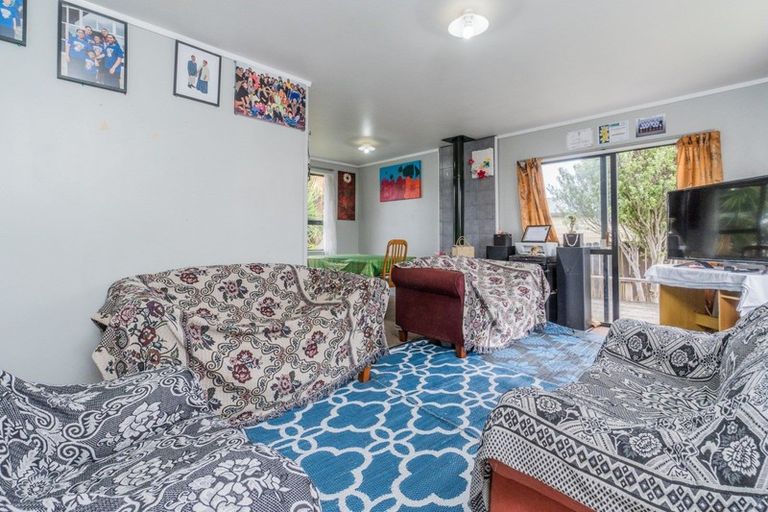 Photo of property in 2/5 Eulogy Place, Randwick Park, Auckland, 2105