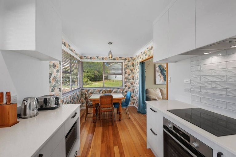 Photo of property in 25 Felgrove Street, Glendene, Auckland, 0602