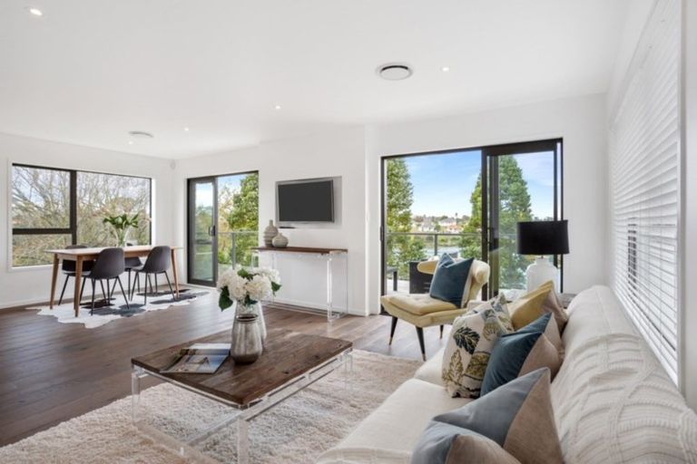 Photo of property in 1/27 Waitemata Road, Hauraki, Auckland, 0622