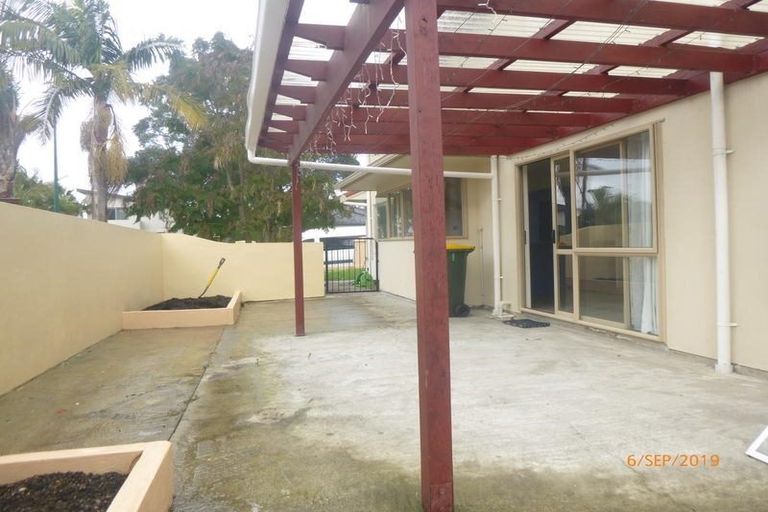 Photo of property in 1 Waimanu Bay Drive, Te Atatu Peninsula, Auckland, 0610