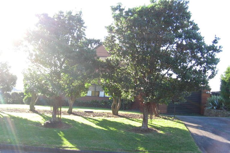 Photo of property in 2/14 Rakaia Rise, Clover Park, Auckland, 2019