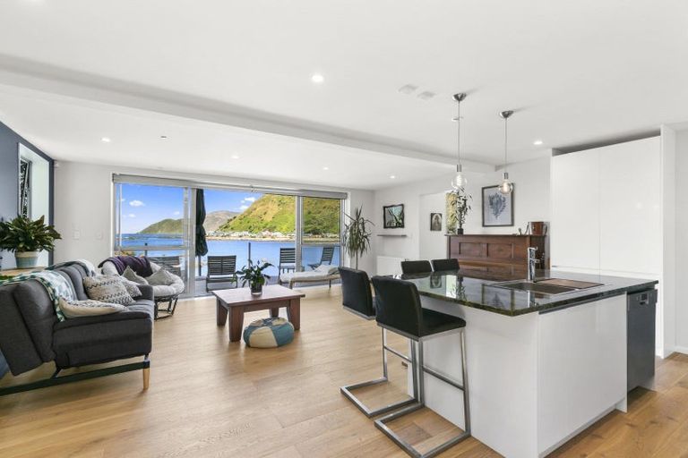 Photo of property in 6 Owhiro Bay Parade, Island Bay, Wellington, 6023