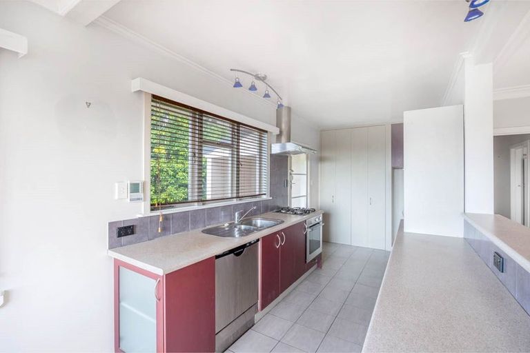 Photo of property in 298 East Coast Road, Forrest Hill, Auckland, 0620