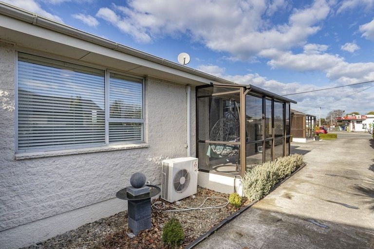 Photo of property in 2/500 Harewood Road, Harewood, Christchurch, 8051