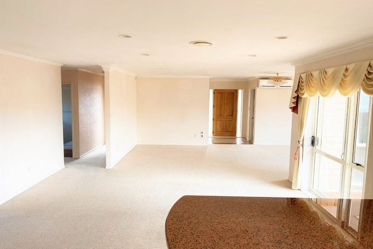 Photo of property in 22 Nuneaton Drive, Flat Bush, Auckland, 2019