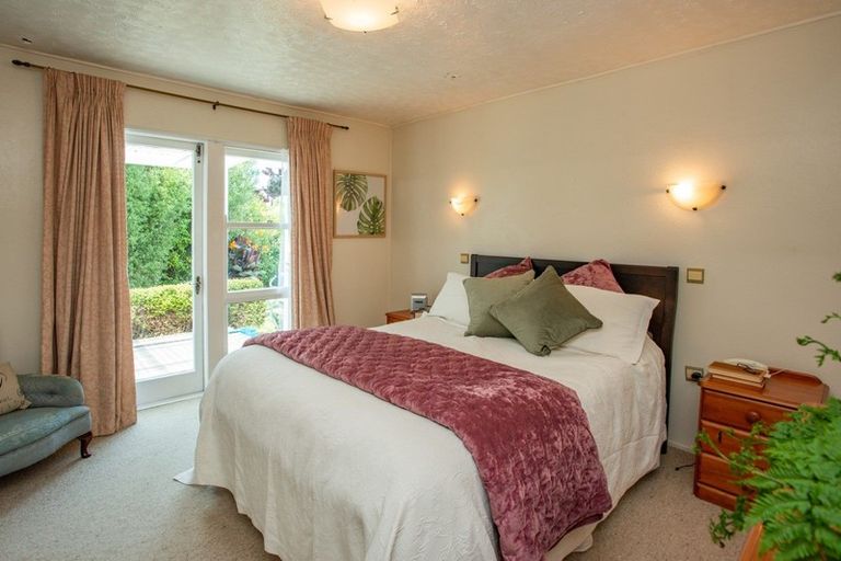 Photo of property in 20 Deakin Place, Clive, 4102