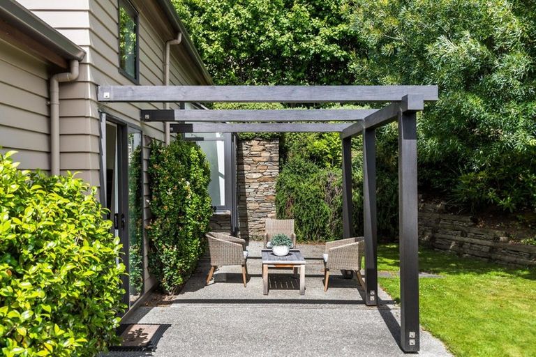 Photo of property in 6 Chartres Lane, Arrowtown, 9302