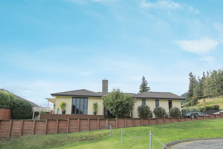 Photo of property in 191 Waikawa Road, Waikawa, Picton, 7220