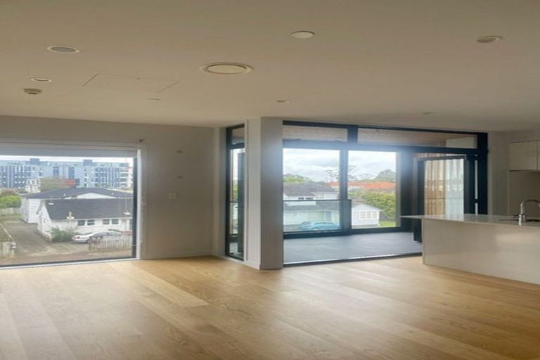 Photo of property in Frank Sargeson Apts, 201/74 Anzac Street, Takapuna, Auckland, 0622