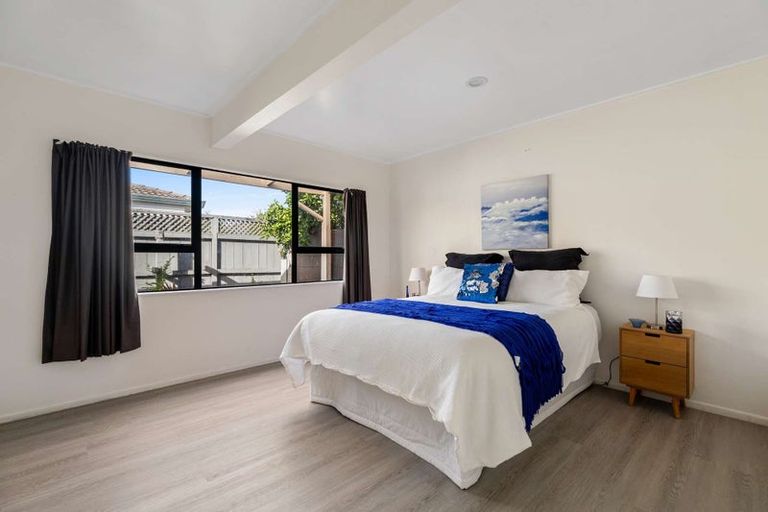 Photo of property in 2/11 Overton Road, Papatoetoe, Auckland, 2025