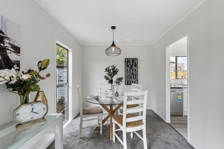 Photo of property in 70 Hutchinsons Road, Bucklands Beach, Auckland, 2014