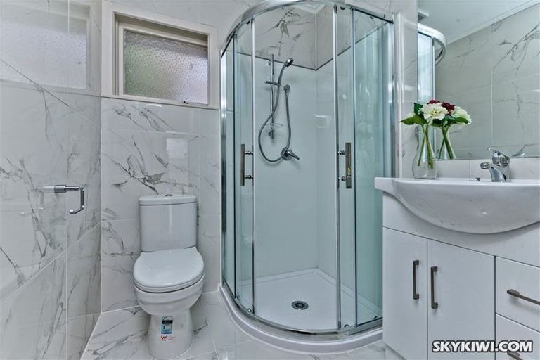 Photo of property in 2/13a Evelyn Place, Hillcrest, Auckland, 0627