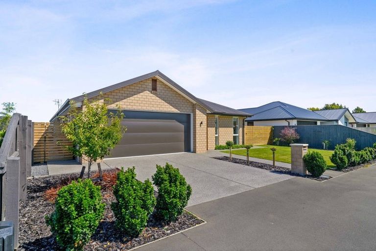 Photo of property in 16 Forge Close, Halswell, Christchurch, 8025