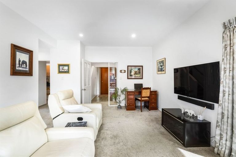 Photo of property in 33 Acorn Close, Waltham, Christchurch, 8023