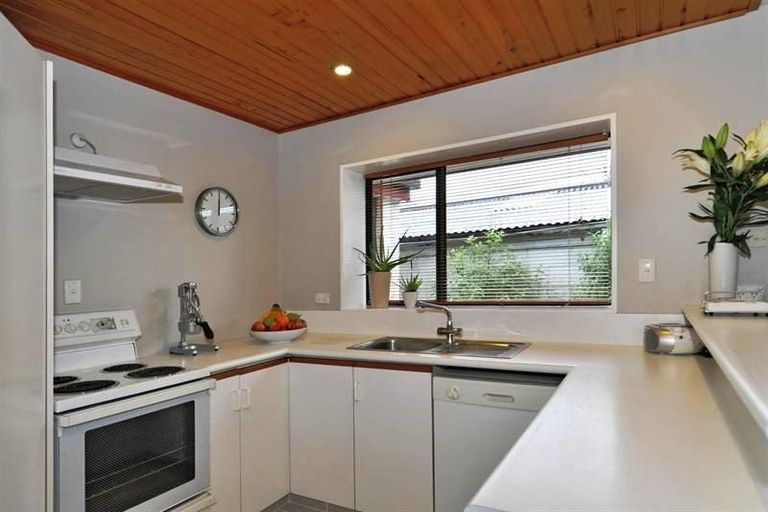 Photo of property in 2/30 Lees Road, Strowan, Christchurch, 8052