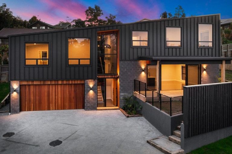 Photo of property in 10 Kaihuia Lane, Oratia, Auckland, 0604