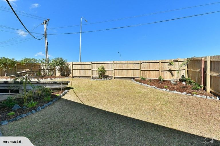 Photo of property in 1/871 East Coast Road, Northcross, Auckland, 0632