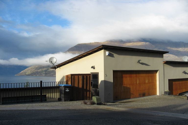 Photo of property in 5b Aurum Lane, Fernhill, Queenstown, 9300
