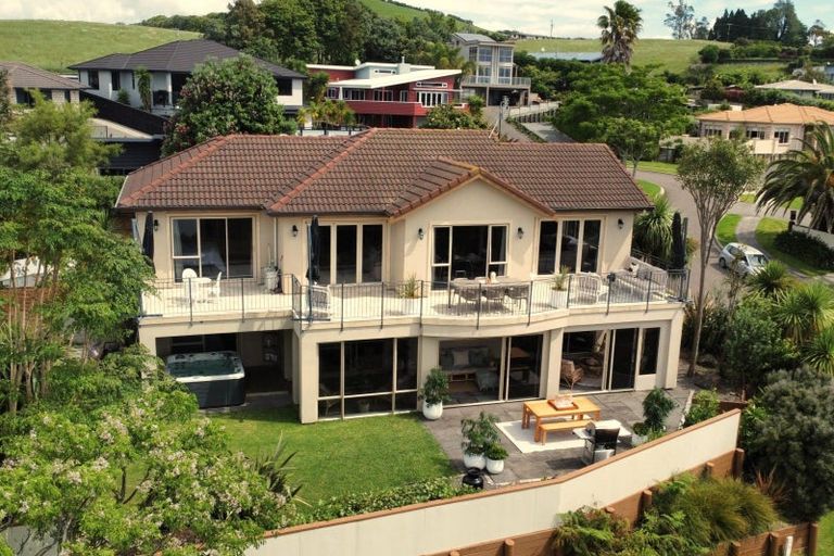 Photo of property in 1 Eyres Place, Ohauiti, Tauranga, 3112