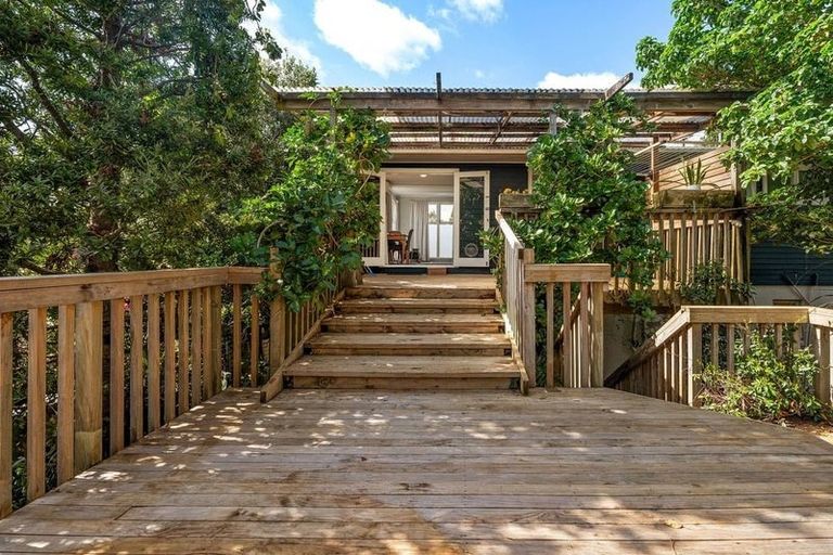 Photo of property in 134 Verran Road, Birkdale, Auckland, 0626