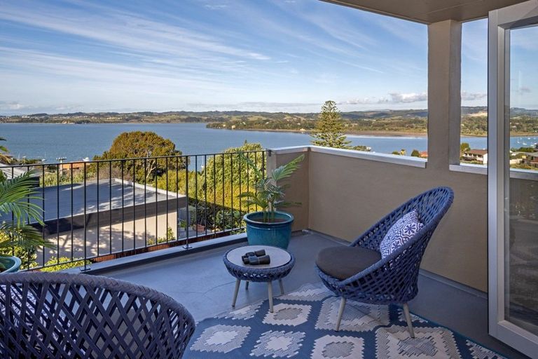 Photo of property in 3 Pounamu Place, Shelly Park, Auckland, 2014