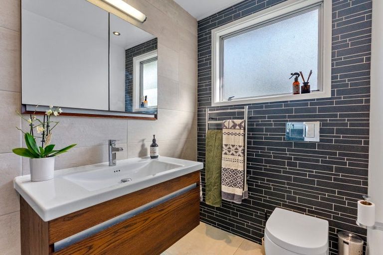 Photo of property in 39 Sherwood Avenue, Te Atatu South, Auckland, 0610